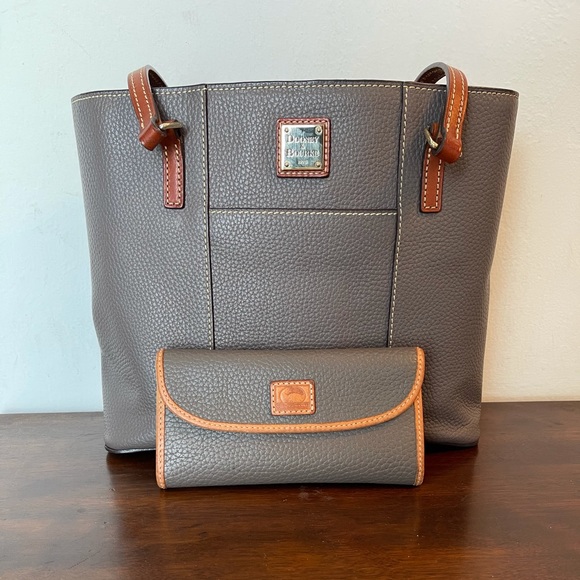 Dooney and Bourke Small Lexington with wallet - Picture 1 of 14